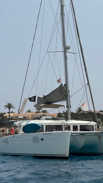 Ibiza Catamaran Cabine 6  Couchettes 12  Invités 12  13.96 m Numéro de l'annonce: #24352 3