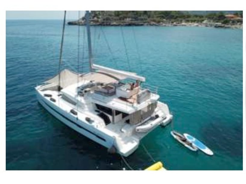 Porto Rotondo Catamarán Cabina 5  11  literas 11  invitados 16.8 m Número de anuncio: #24357