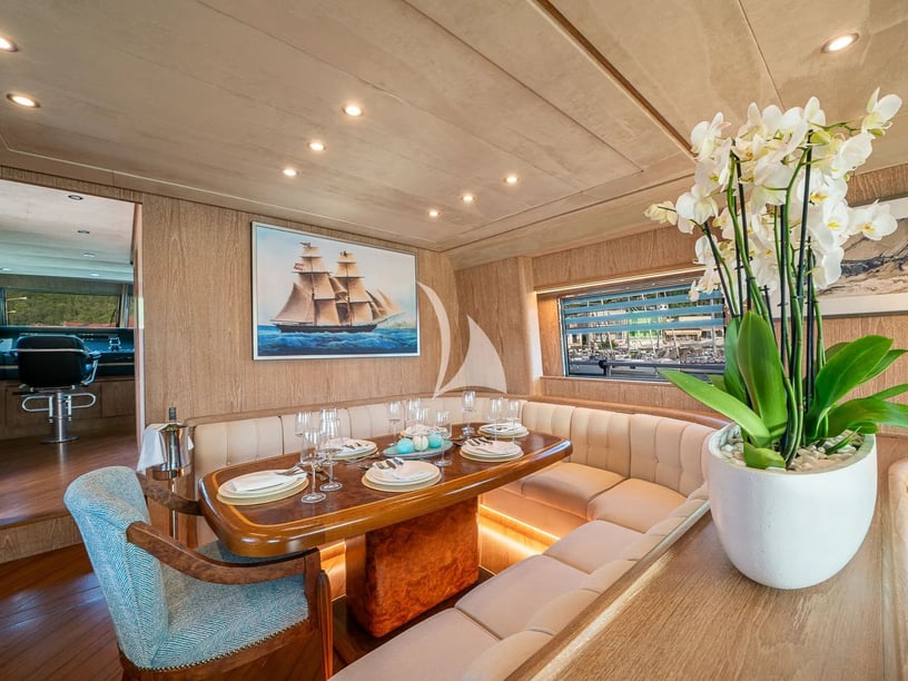 Sami Motorjacht Cabine 4  8  slaapplaatsen 8  gasten 23.92 m Lijstnummer: #24359 2