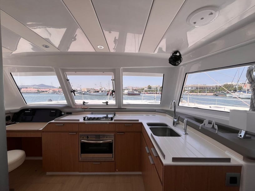 Volos Catamarano cabina 4  cuccette 12  12  ospiti 12.45 m Numero dell'inserzione: #24361 3