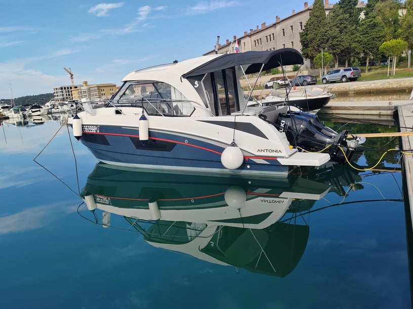 Pula Motorboat    9 m Listing Number: #24364