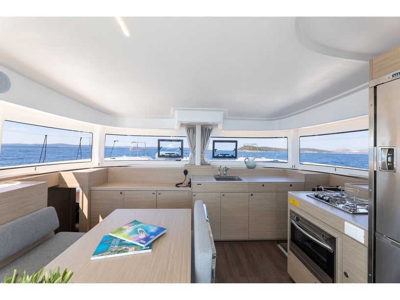 Rogoznica Catamarano cabina 6  cuccette 12  12  ospiti 11.38 m Numero dell'inserzione: #24392 2
