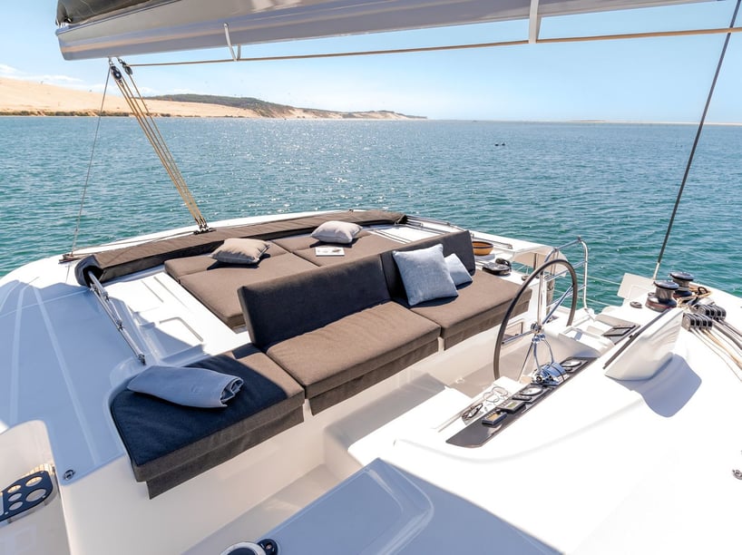 Porto Rotondo - Punta Asfodeli Catamaran Cabine 3  Couchettes 6  Invités 12  13.85 m Numéro de l'annonce: #24409 5