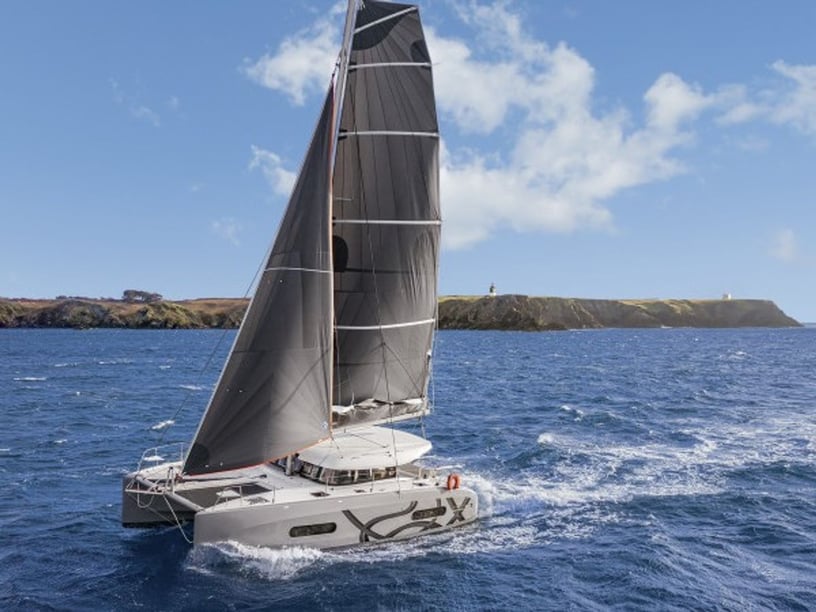 Ajaccio Catamarán Cabina 5  8  literas 8  invitados 11.33 m Número de anuncio: #24447