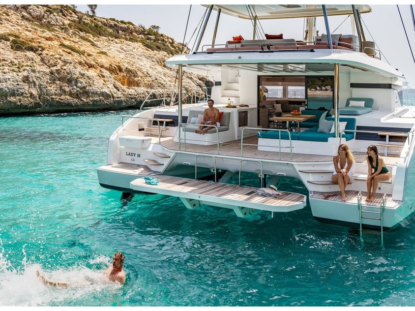 Capo d'Orlando Catamaran Cabine 4  Couchettes 8  Invités 8  16.9 m Numéro de l'annonce: #24505