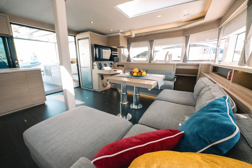 Capo d'Orlando Catamaran Cabine 5  10  slaapplaatsen 10  gasten 16.9 m Lijstnummer: #24508 2