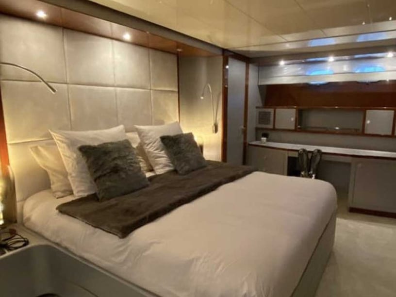 Hellinikon - Atenas Yate a motor Cabina 4  10  literas 10  invitados 23.95 m Número de anuncio: #24521 4