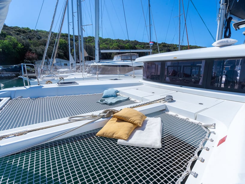 Pola Catamaran Cabine 6  Couchettes 10  Invités 10  12.94 m Numéro de l'annonce: #24543 5