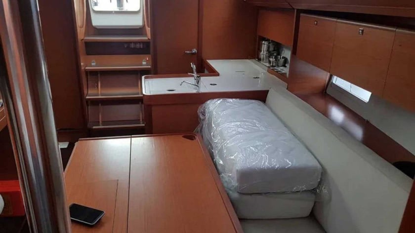 Pula Sailboat 3 cabin 8 berths 8 guests 10.3 m Listing Number: #24546 4