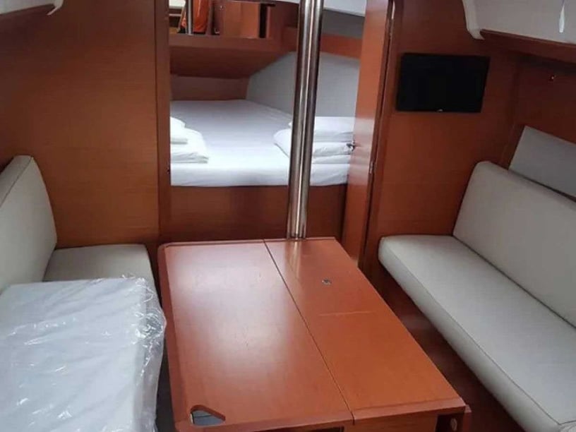 Pula Sailboat 3 cabin 8 berths 8 guests 10.3 m Listing Number: #24546 2