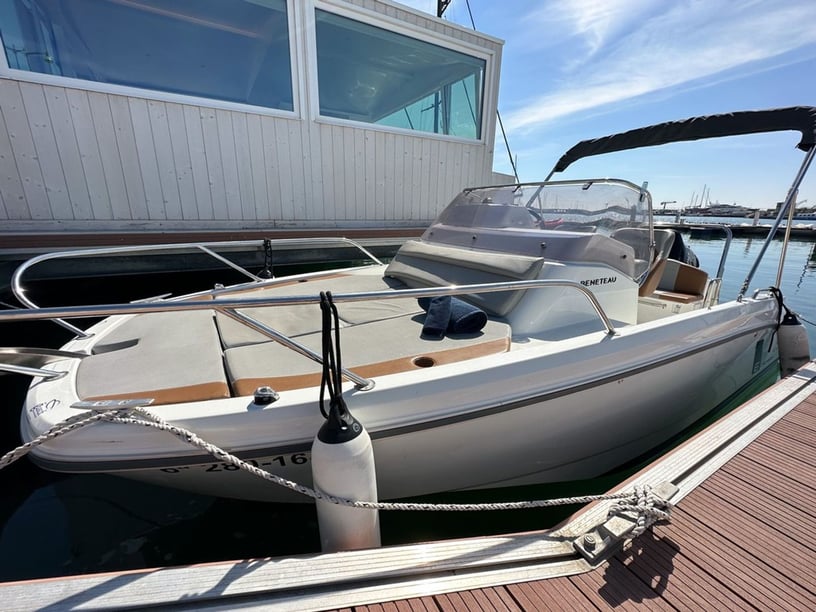 Cambrils Motorboat    5.5 m Listing Number: #24558