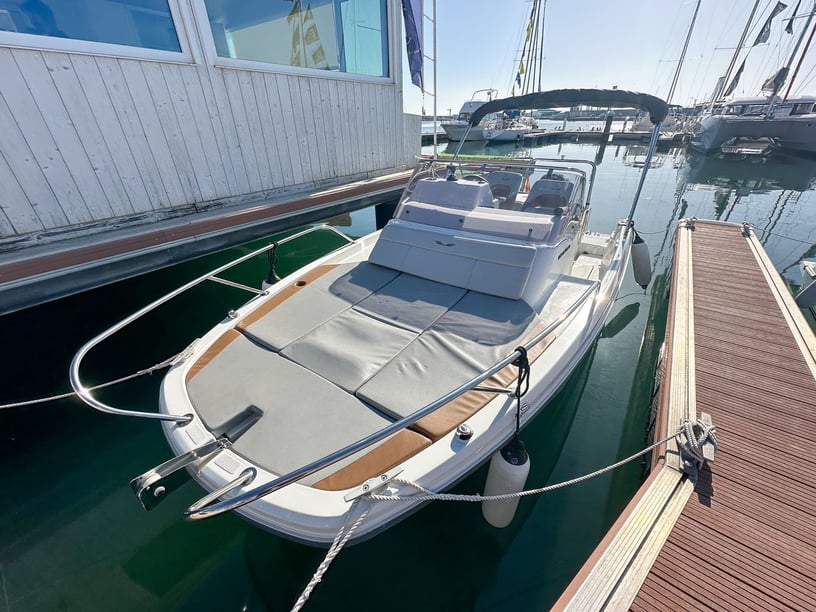 Cambrils Motorboot    5.5 m Lijstnummer: #24558