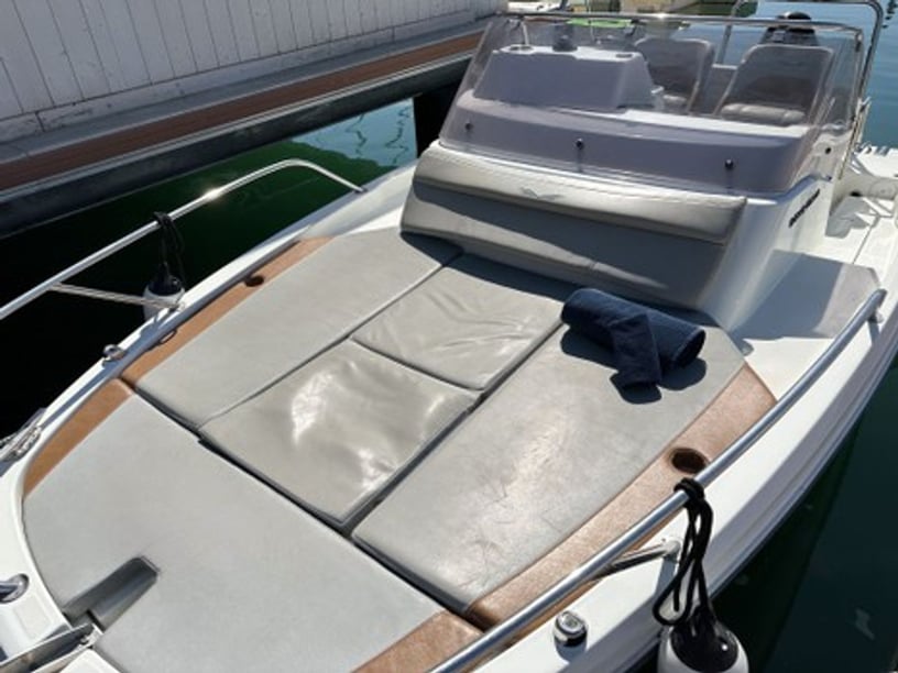 Cambrils Motorboat    5.5 m Listing Number: #24558 4