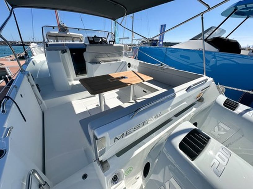 Cambrils Motorboat 2 cabin 4 berths 4 guests 9.1 m Listing Number: #24560 2