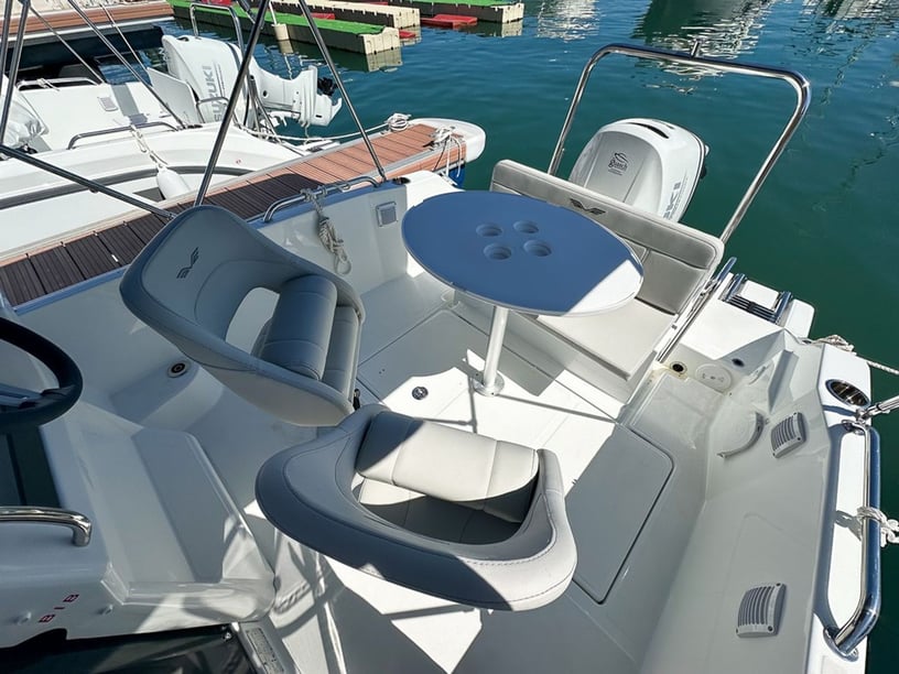 Cambrils Motorboat   6 guests 5.5 m Listing Number: #24562 5