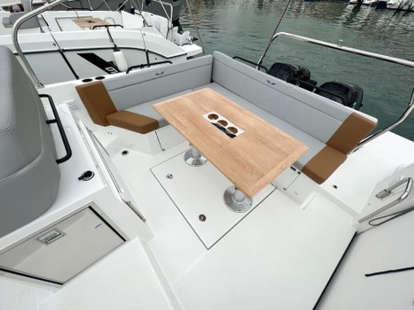 Barcelona Motorboat 1 cabin 2 berths 10 guests 9 m Listing Number: #24566 3