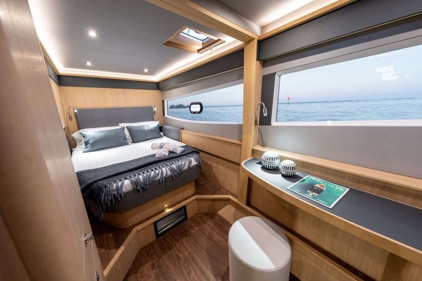 Lavrion Katamaran 4 kabin Konaklama 6 kişi Seyir 6 kişi 12.81 m İlan No: #24567 4