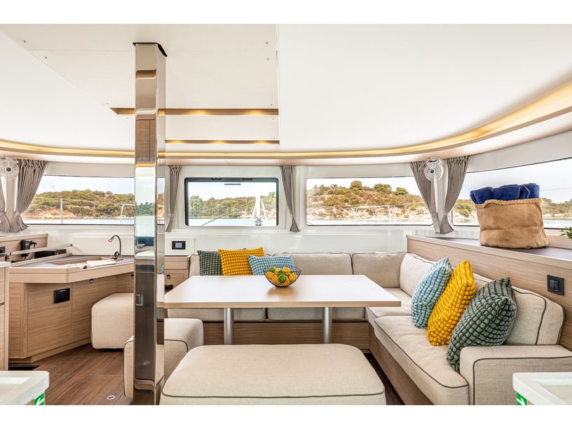 Porto Cheli Catamaran Cabine 6  Couchettes 12  Invités 12  13.99 m Numéro de l'annonce: #24572 2