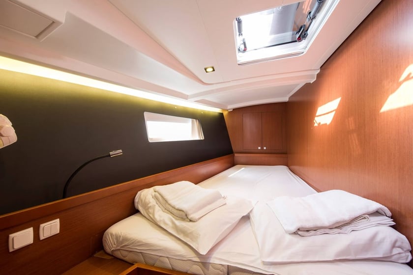 Volos Zeilboot Cabine 4  10  slaapplaatsen 10  gasten 13.85 m Lijstnummer: #24590 5