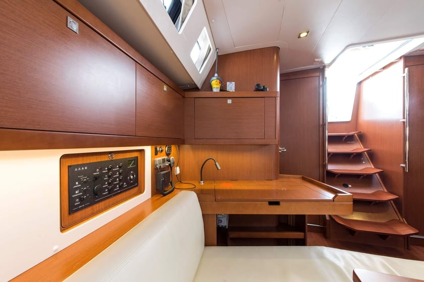 Volos Zeilboot Cabine 4  10  slaapplaatsen 10  gasten 13.85 m Lijstnummer: #24590 3