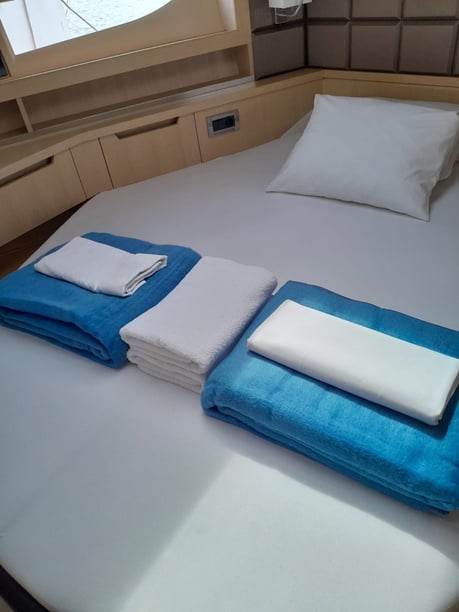 Pula Motorboat 3 cabin 6 berths 8 guests 13.5 m Listing Number: #24597 4