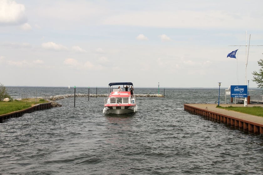 Malchin Motorboot 3 Kabine 9 Liegeplätze 12 Gäste 12 m Nummer des Inserats: #24609 3