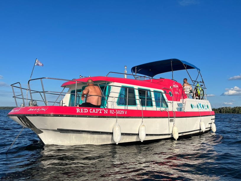 Malchin Motorboot 3 Kabine 9 Liegeplätze 12 Gäste 12 m Nummer des Inserats: #24609