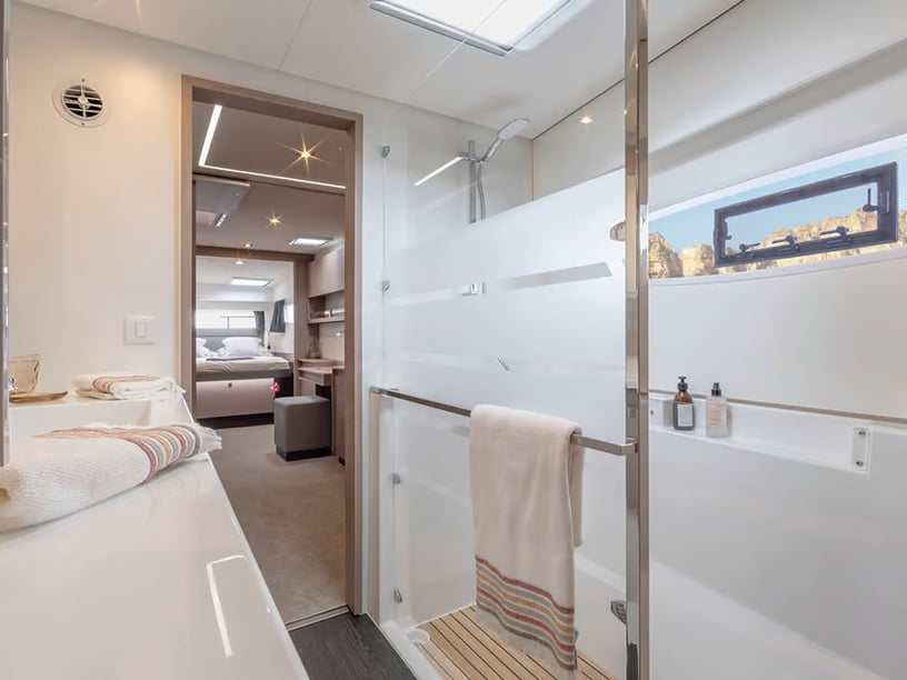 Palerme Catamaran Cabine 4  Couchettes 8  Invités 8  13.45 m Numéro de l'annonce: #24639 5