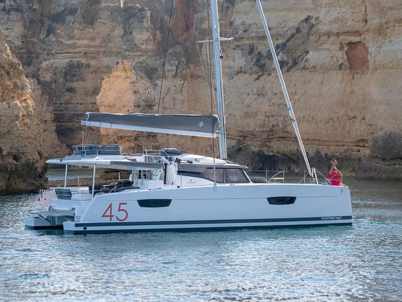 Palerme Catamaran Cabine 4  Couchettes 8  Invités 8  13.45 m Numéro de l'annonce: #24645