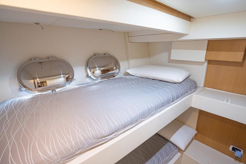 Ischia Motoryacht 4 Kabine 8 Liegeplätze 8 Gäste 22.78 m Nummer des Inserats: #24675 5