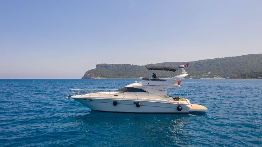 Kemer Yate a motor Cabina 2  4  literas 8  invitados 44 ft Número de anuncio: #24694 3