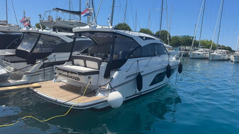 Trogir Sürat Teknesi 2 kabin Konaklama 4 kişi Seyir 6 kişi 10.03 m İlan No: #24701 5