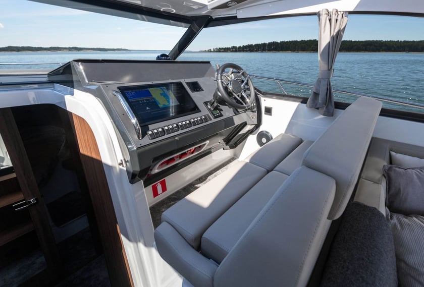 Trogir Motorboat 2 cabin 4 berths 6 guests 10.03 m Listing Number: #24701 5