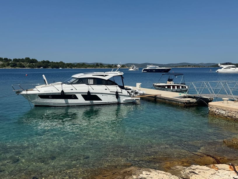 Trogir Sürat Teknesi 2 kabin Konaklama 4 kişi Seyir 6 kişi 10.03 m İlan No: #24701 4
