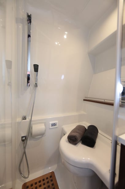 Trogir Motorboat 2 cabin 4 berths 6 guests 10.03 m Listing Number: #24701