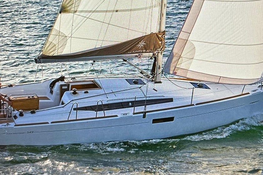 Tivat Sailboat 2 cabin 6 berths 6 guests 11 m Listing Number: #24714 2