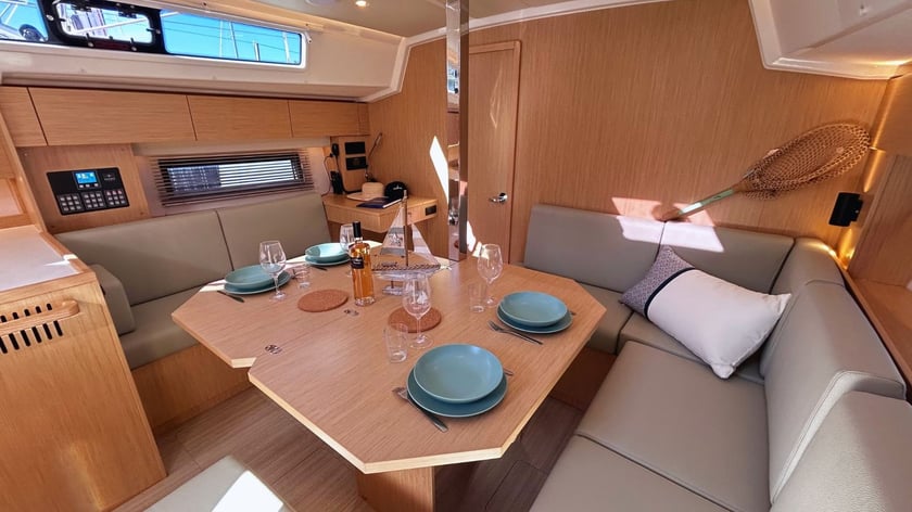 Grimaud Segelboot 3 Kabine 6 Liegeplätze 6 Gäste 12.38 m Nummer des Inserats: #24721 4