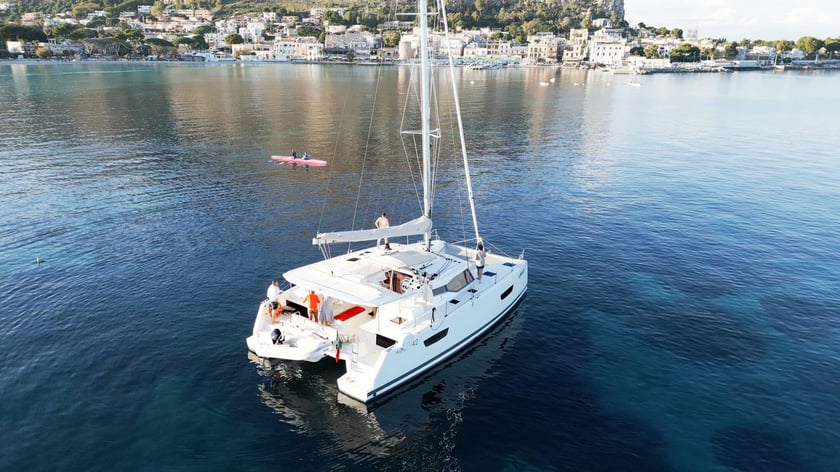 Palerme Catamaran Cabine 4  Couchettes 8  Invités 8  12.58 m Numéro de l'annonce: #24723 5