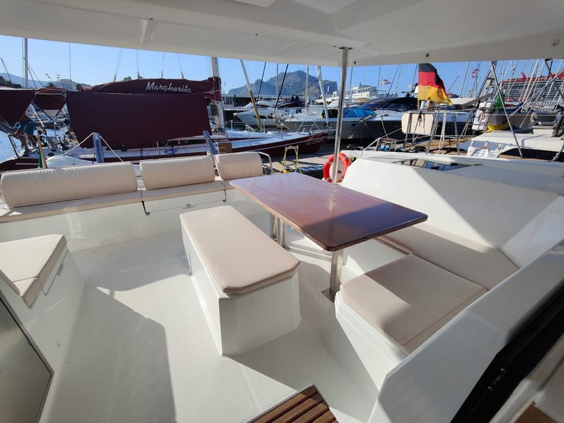 Palerme Catamaran Cabine 4  Couchettes 8  Invités 8  12.58 m Numéro de l'annonce: #24723 4