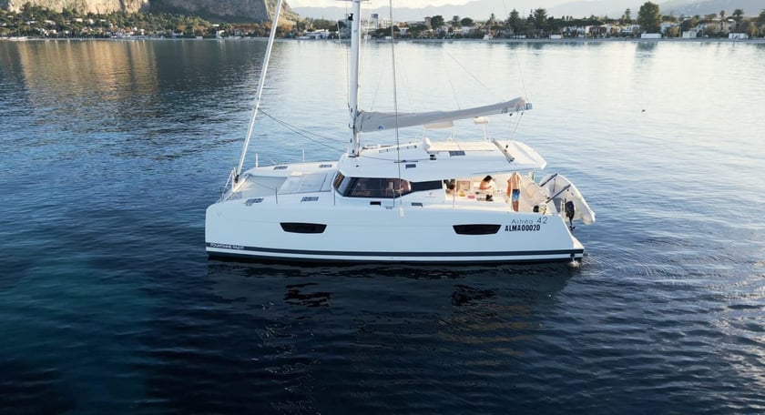 Palerme Catamaran Cabine 4  Couchettes 8  Invités 8  12.58 m Numéro de l'annonce: #24723 3
