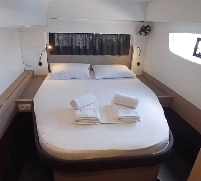 Palerme Catamaran Cabine 4  Couchettes 8  Invités 8  12.58 m Numéro de l'annonce: #24723 2