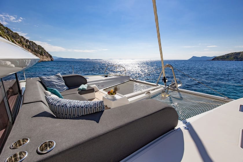 Lefkada Catamaran Cabine 6  Couchettes 10  Invités 10  18.38 m Numéro de l'annonce: #24724 4