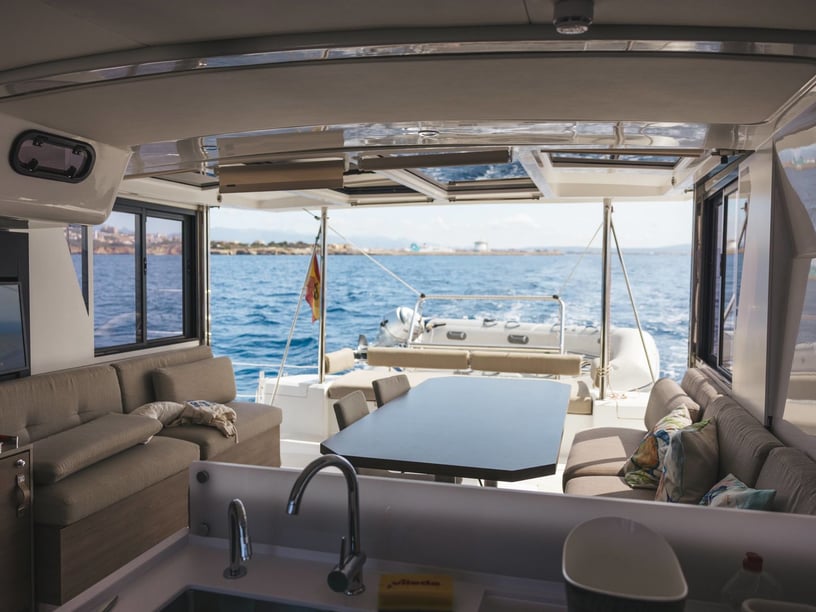 Palma de Mallorca Catamaran Cabine 4  8  slaapplaatsen 8  gasten 12.45 m Lijstnummer: #24728 2