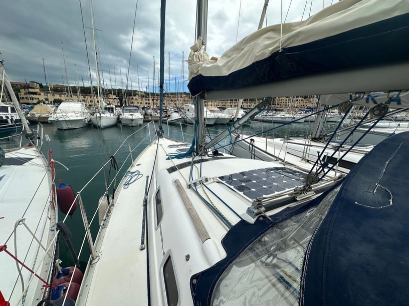 Punta Ala Voilier Cabine 2  Couchettes 6  Invités 6  9.9 m Numéro de l'annonce: #24740 5