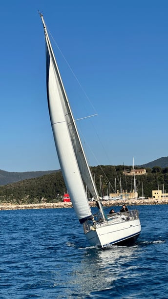 Punta Ala Sailboat 2 cabin 6 berths 6 guests 9.9 m Listing Number: #24740 4