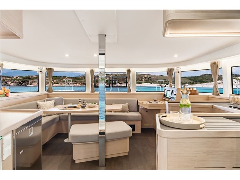 Propriano Catamaran 4 cabin 11 berths 11 guests 12.94 m Listing Number: #24744 2