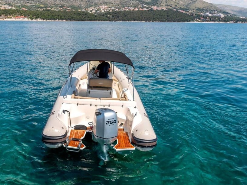 Trogir Lancha motora   12  invitados 7.5 m Número de anuncio: #24750 3