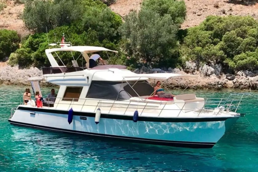Gocek Yate a motor Cabina 2  4  literas 6  invitados 14 m Número de anuncio: #24753