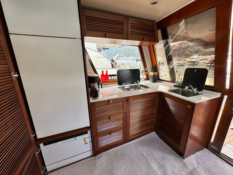 Göcek Yacht a motore cabina 2  cuccette 4  6  ospiti 14 m Numero dell'inserzione: #24753 4