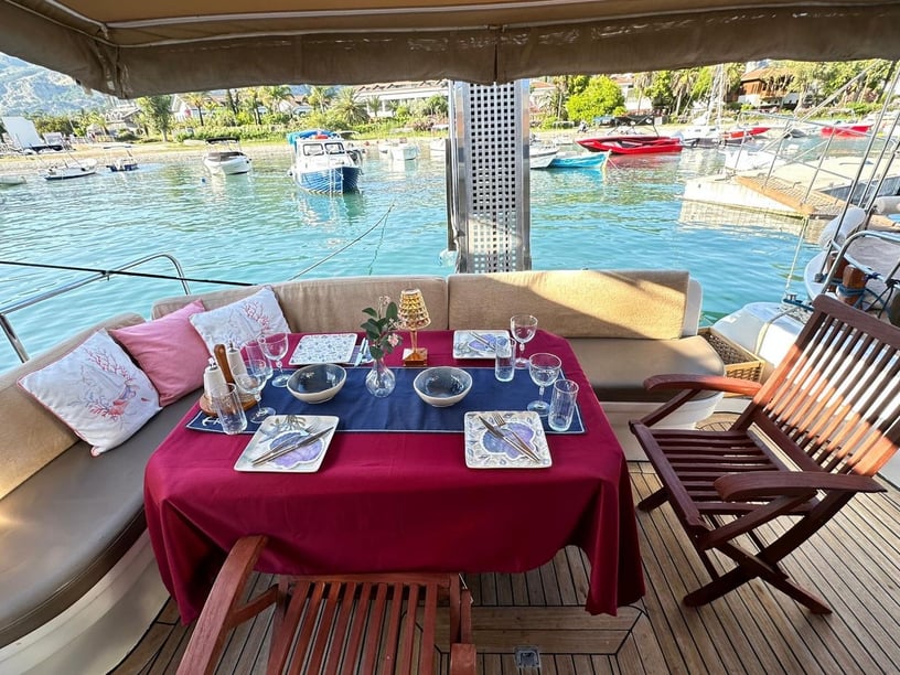 Gocek Motor Yacht 2 cabin 4 berths 6 guests 14 m Listing Number: #24753 4